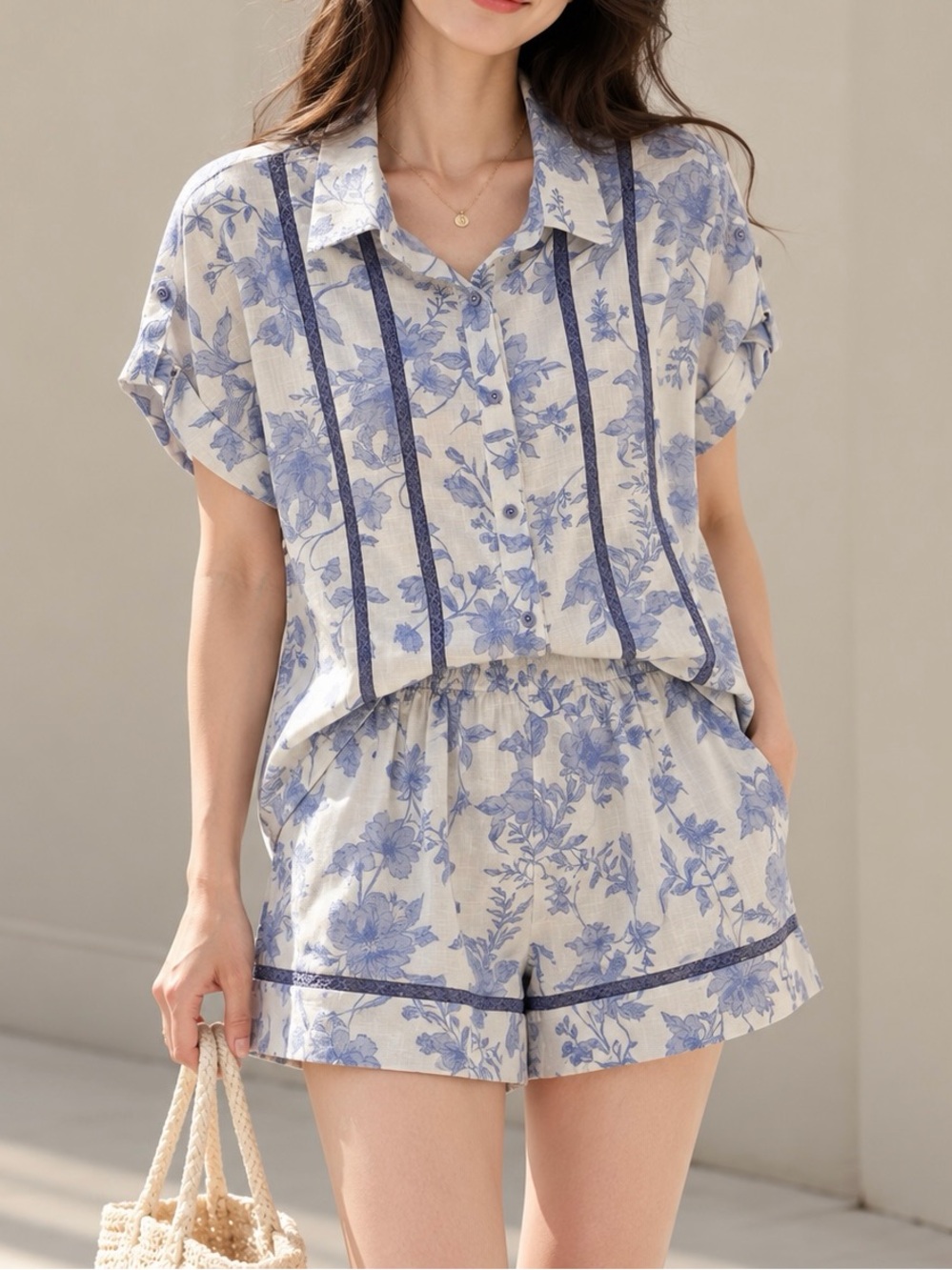 Blue Floral 2 Piece Button Down & Shorts Set Size Small
